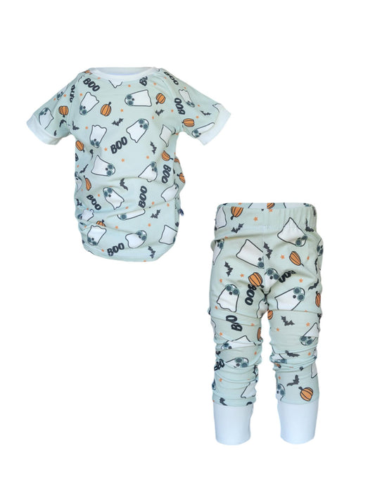 Baby and toddler Halloween pajama set made from organic cotton – ghost, pumpkin, and bat print with short sleeve top and pants