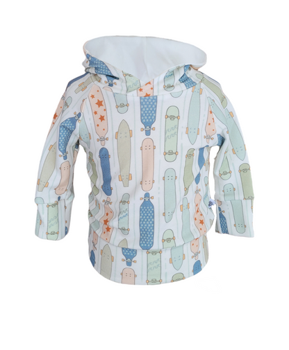 Kids organic cotton hoodie with pastel skateboard and longboard print – pullover style with raglan sleeves